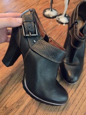 Söfft- Black Leather High-Heel Ankle Boot with Buckle